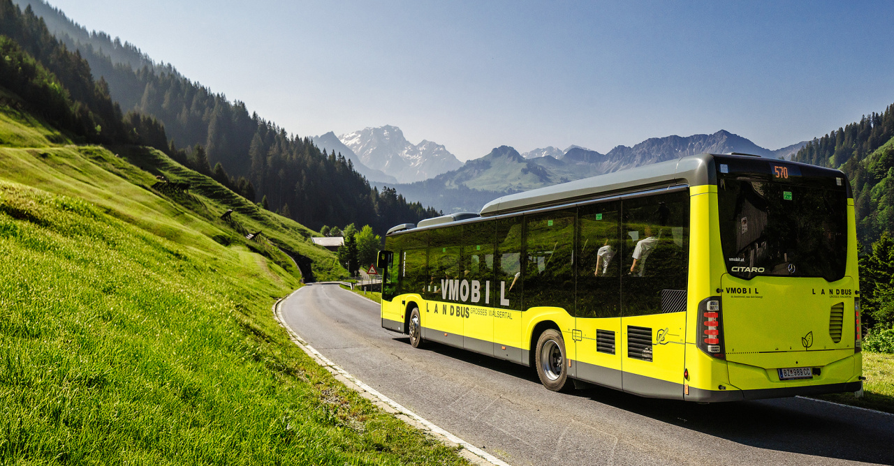 Ein VMOBIL Landbus unterwegs im Großen Walsertal