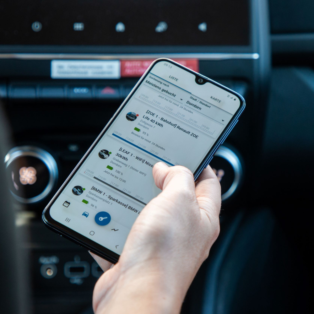 Buchungsplattform von caruso carsharing am Handy