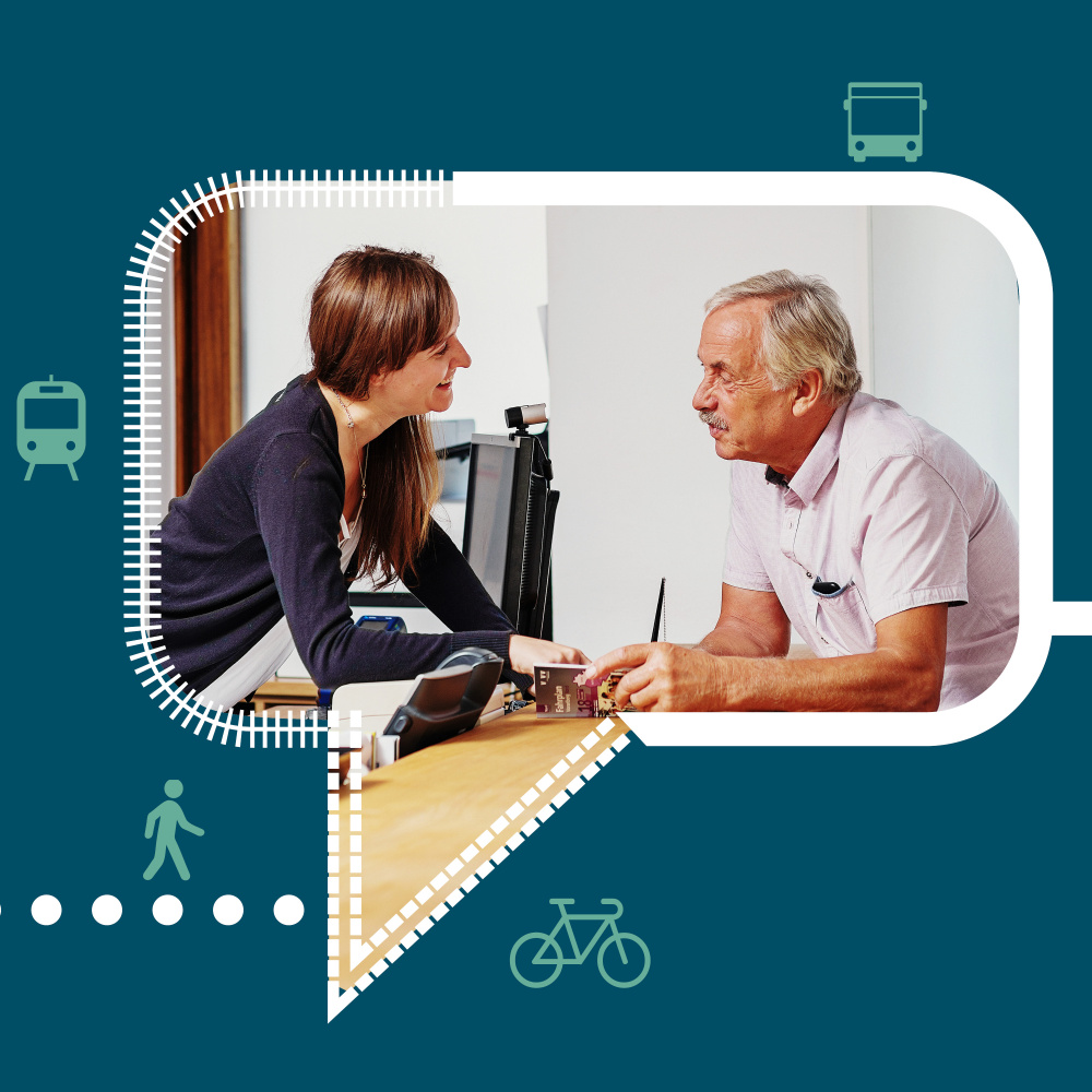 Serviceberaterin im Kundengespräch