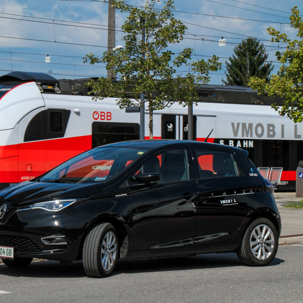 Auto von caruso carsharing am Bahnhof