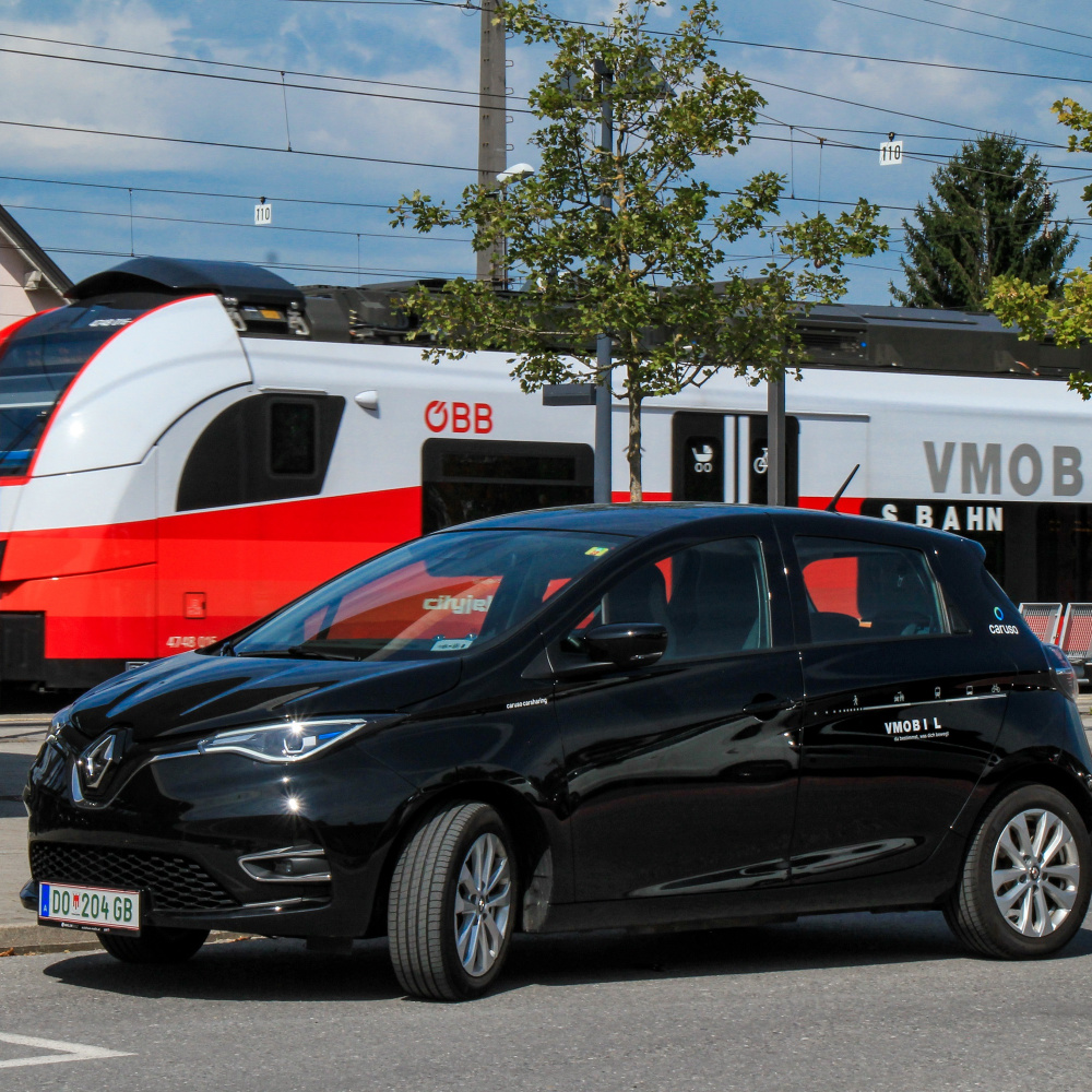 Auto von caruso carsharing am Bahnhof