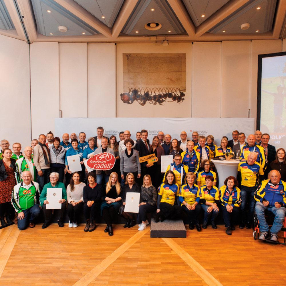 Gruppenfoto der Bundessieger:innen von Österreich radelt 2025