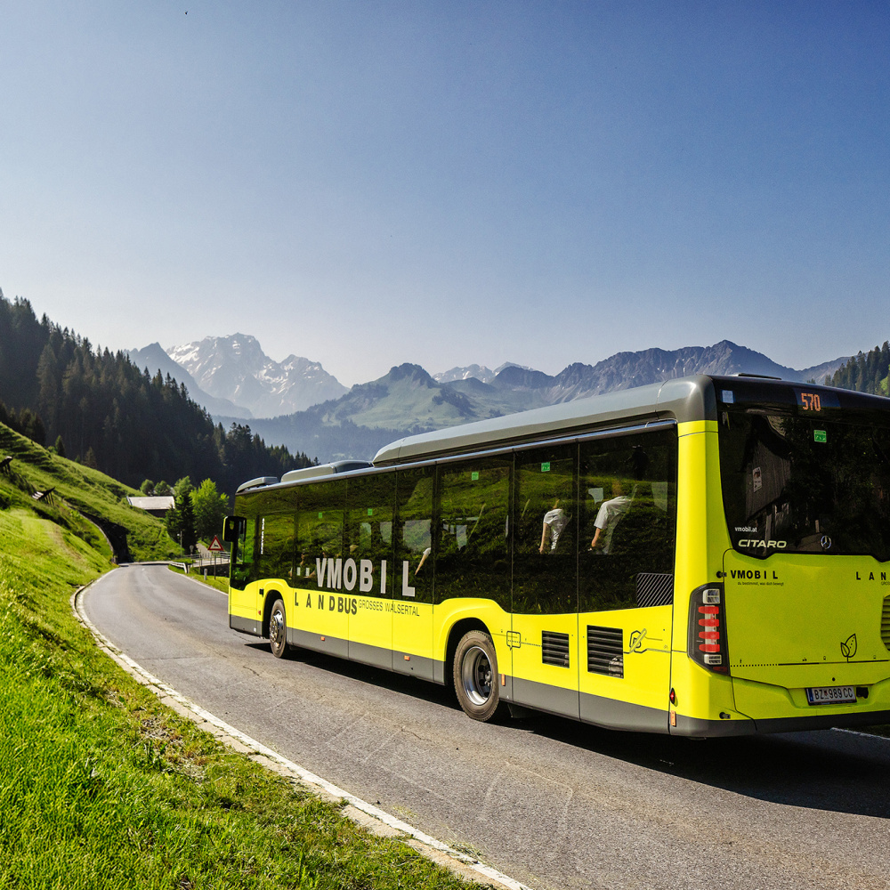 Ein VMOBIL Landbus unterwegs im Großen Walsertal