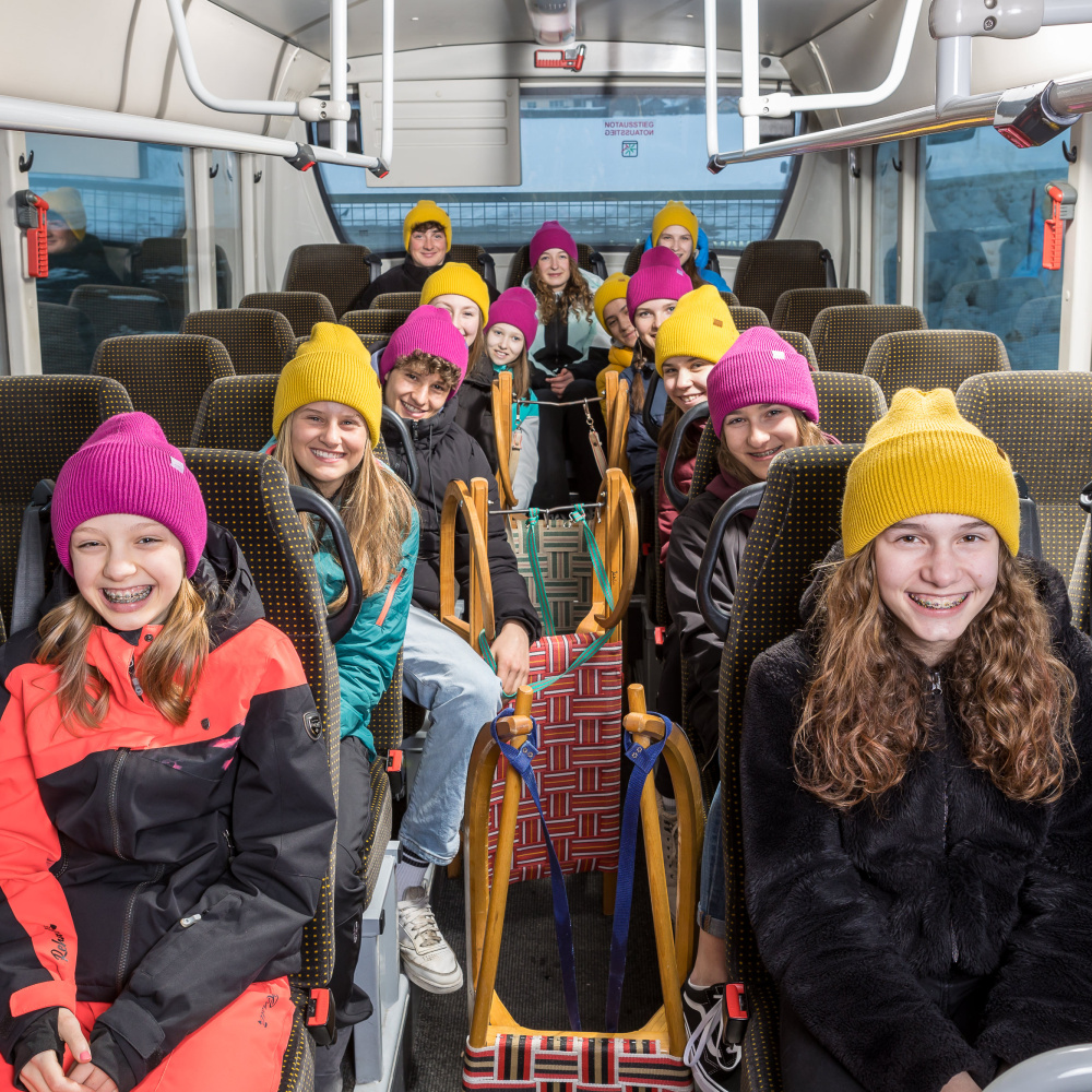 Nachtbus Kinder im Bus
