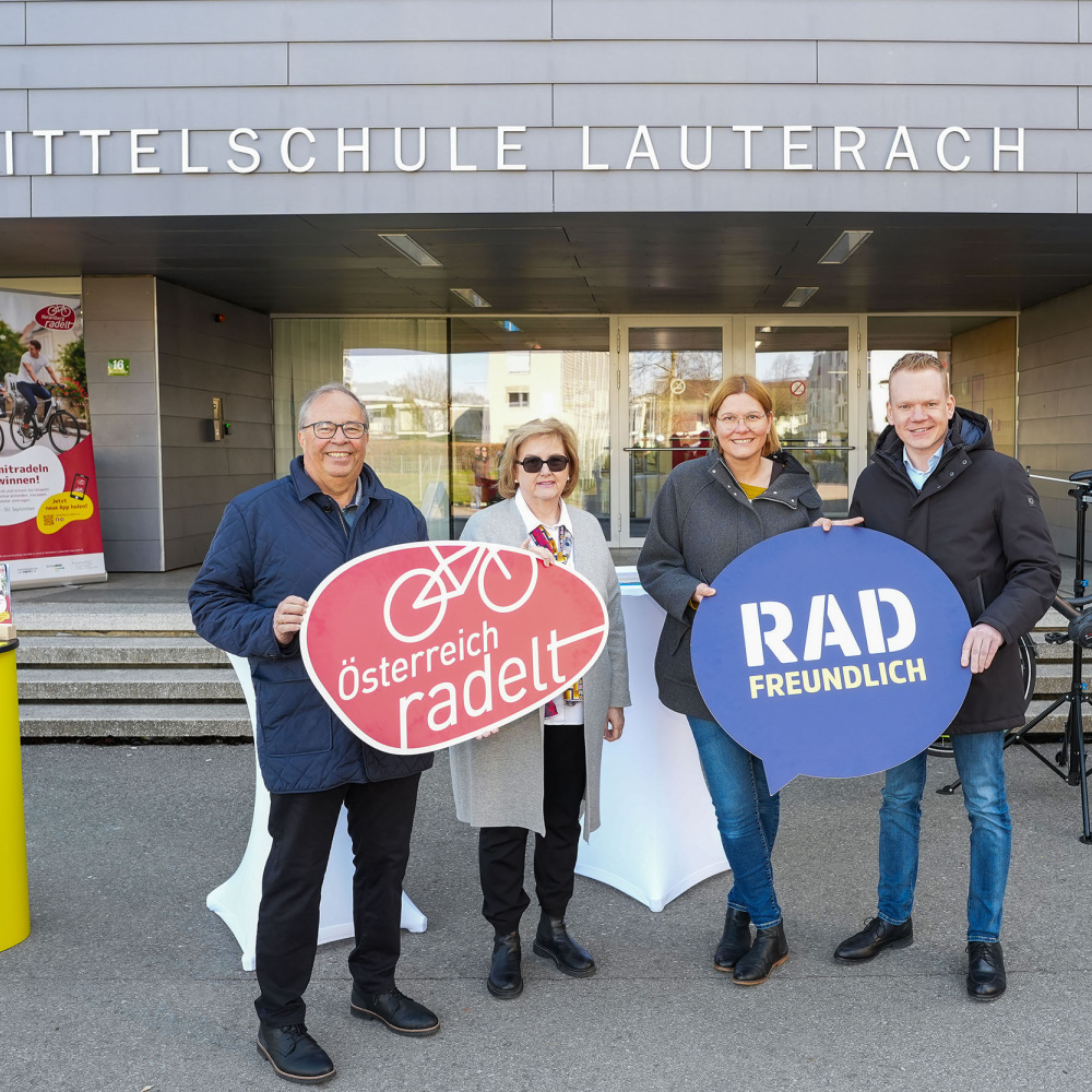 Landesstatthalter Christof Bitschi, Gemeinderat Walter Pfanner, Dir. Gabriele Dünser und Radkoordinatorin Anna Schwerzler-Nigg 