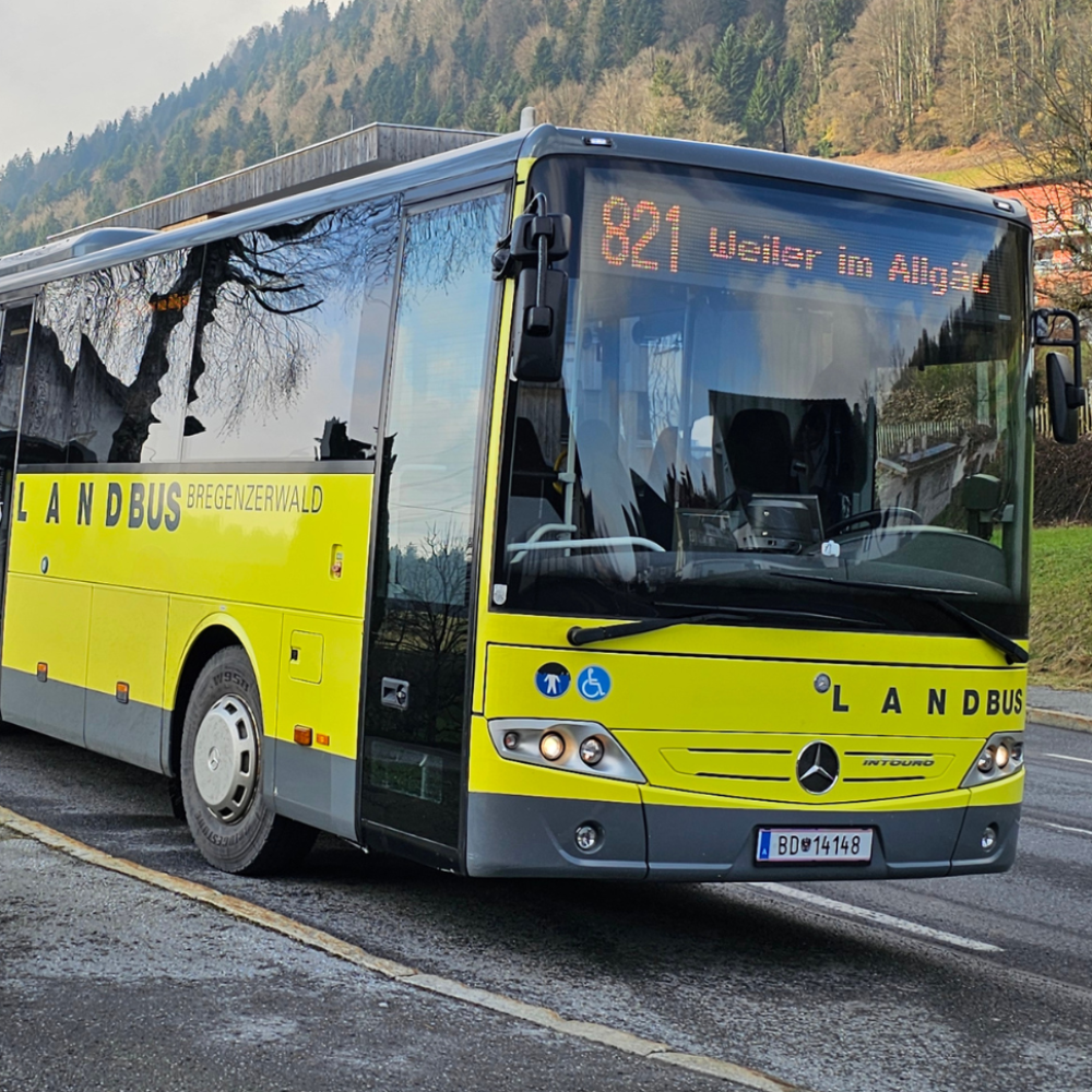 Bus mit Aufschrift "Weiler im Allgäu" 