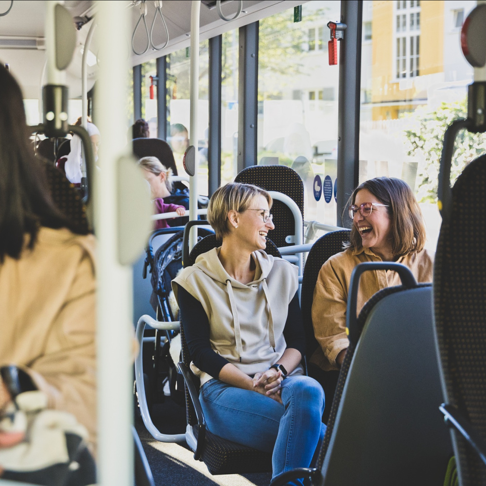 Fahrgäste im Bus