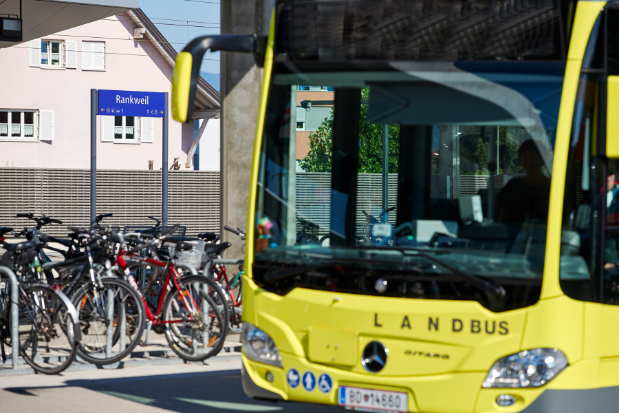 Landbus in Rankweil beim Bahnhof
