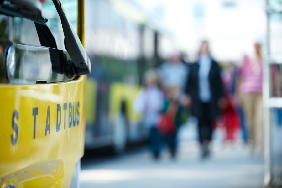 Stadtbus mit Fahrgästen