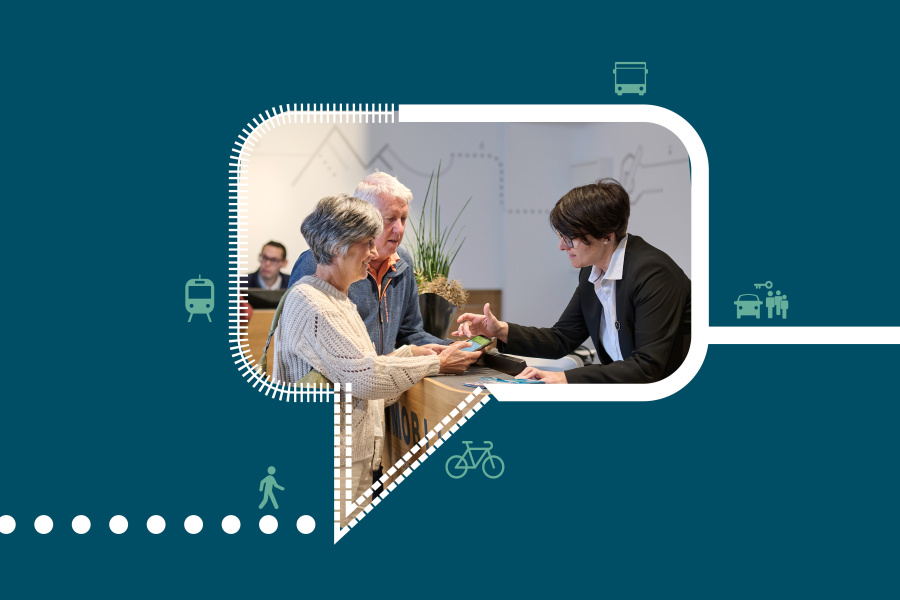 Serviceberaterin im Kundengespräch