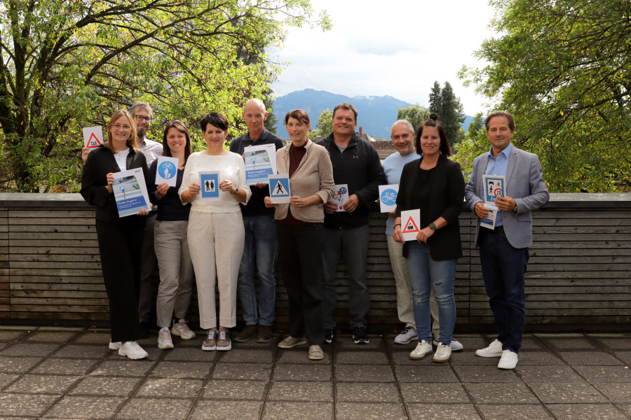 Gruppenfoto der plan b-Themengruppe "Kindergarten/Schule/Co."