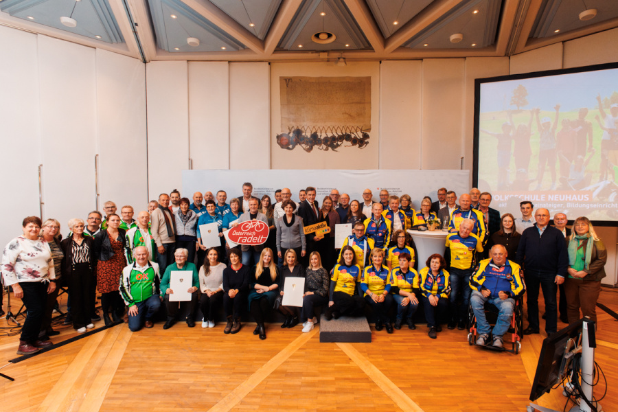 Gruppenfoto der Bundessieger:innen von Österreich radelt 2025