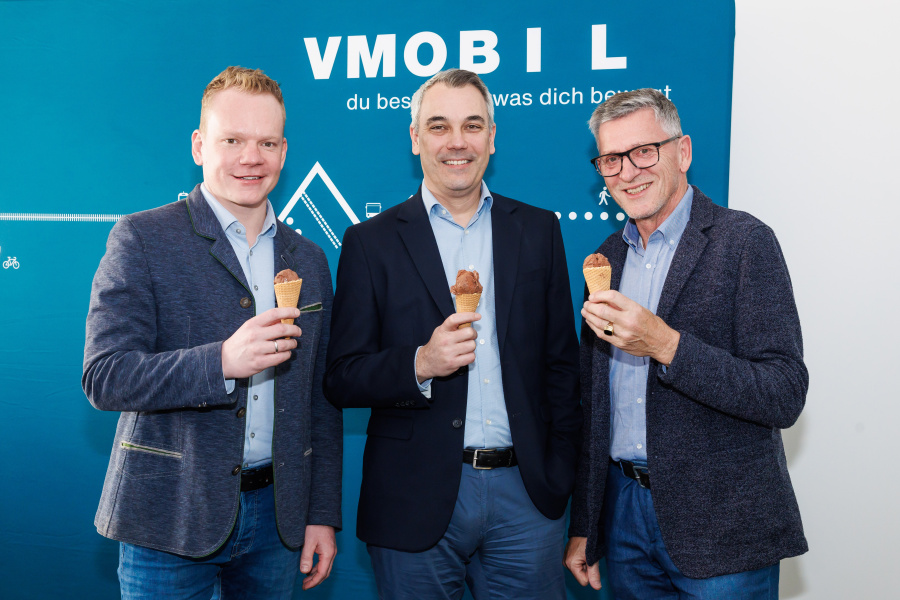 LSTh Christof Bitschi, VVV Geschäftsführer Christian Hillbrand und VORARLBERG 50plus Mobilitätsreferent Gerhard Mayer bei der Präsentation der neuen Tarifwelt