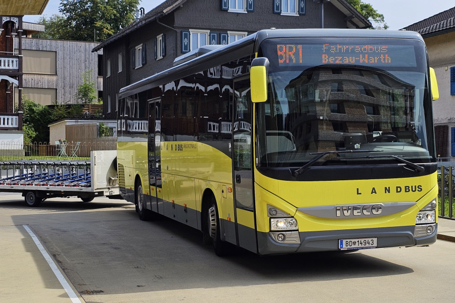 Fahrradbus am Bahnhof Egg